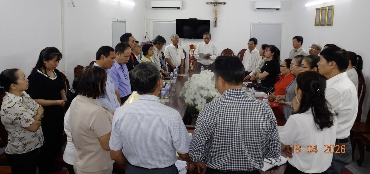 Thang-tien-hon-nhan (1)