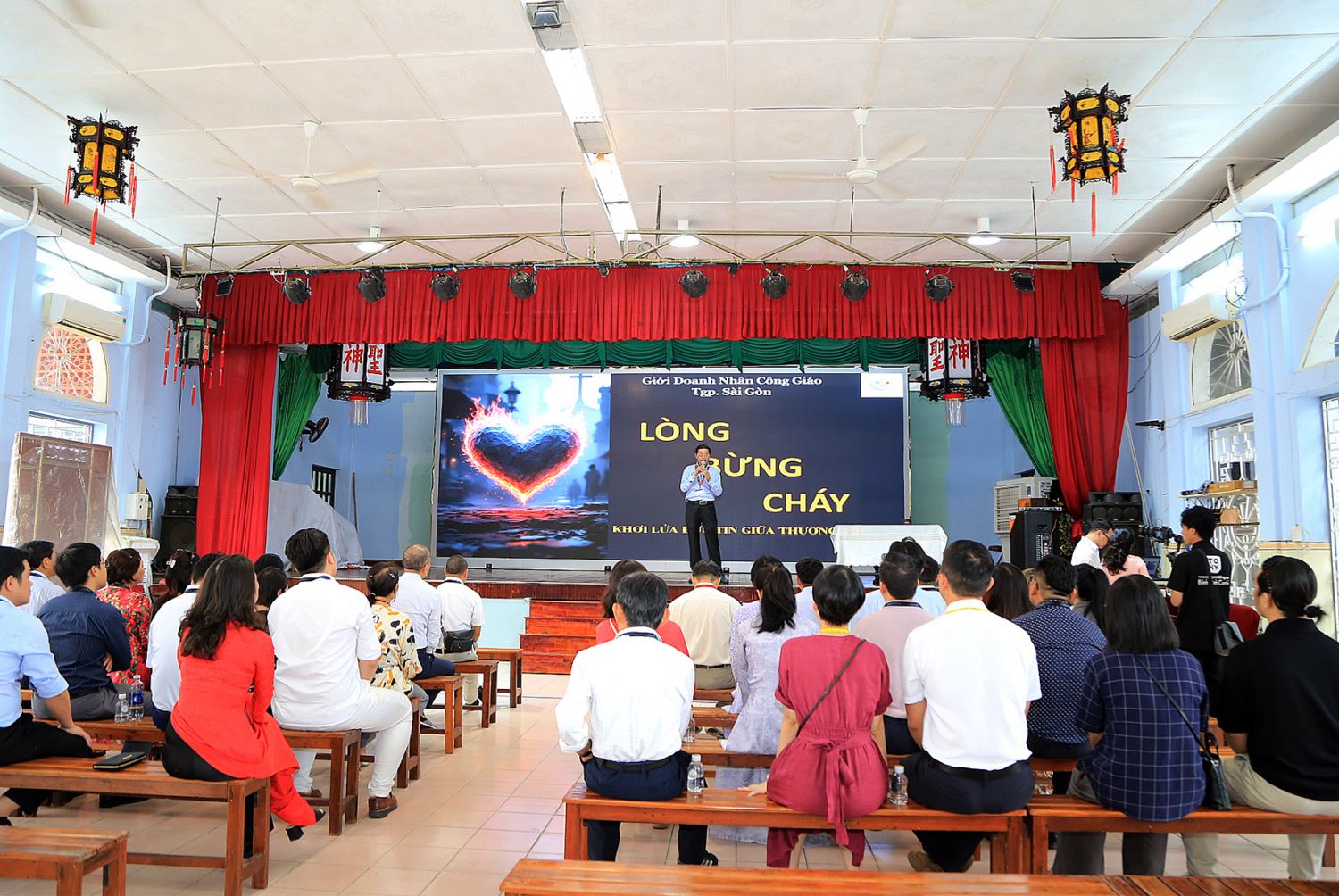 Doanh-nhan-cong-giao2