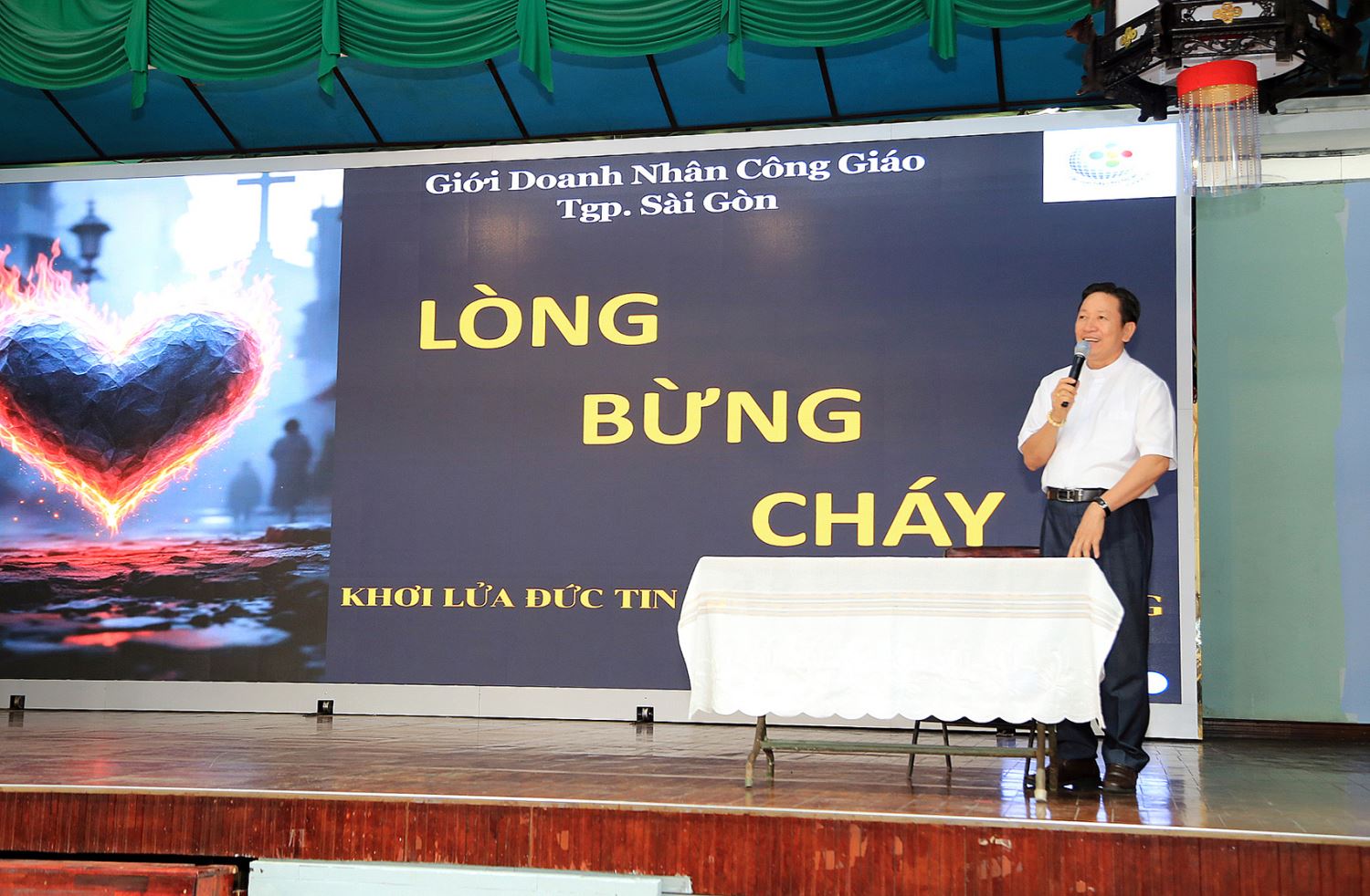 Doanh-nhan-cong-giao3