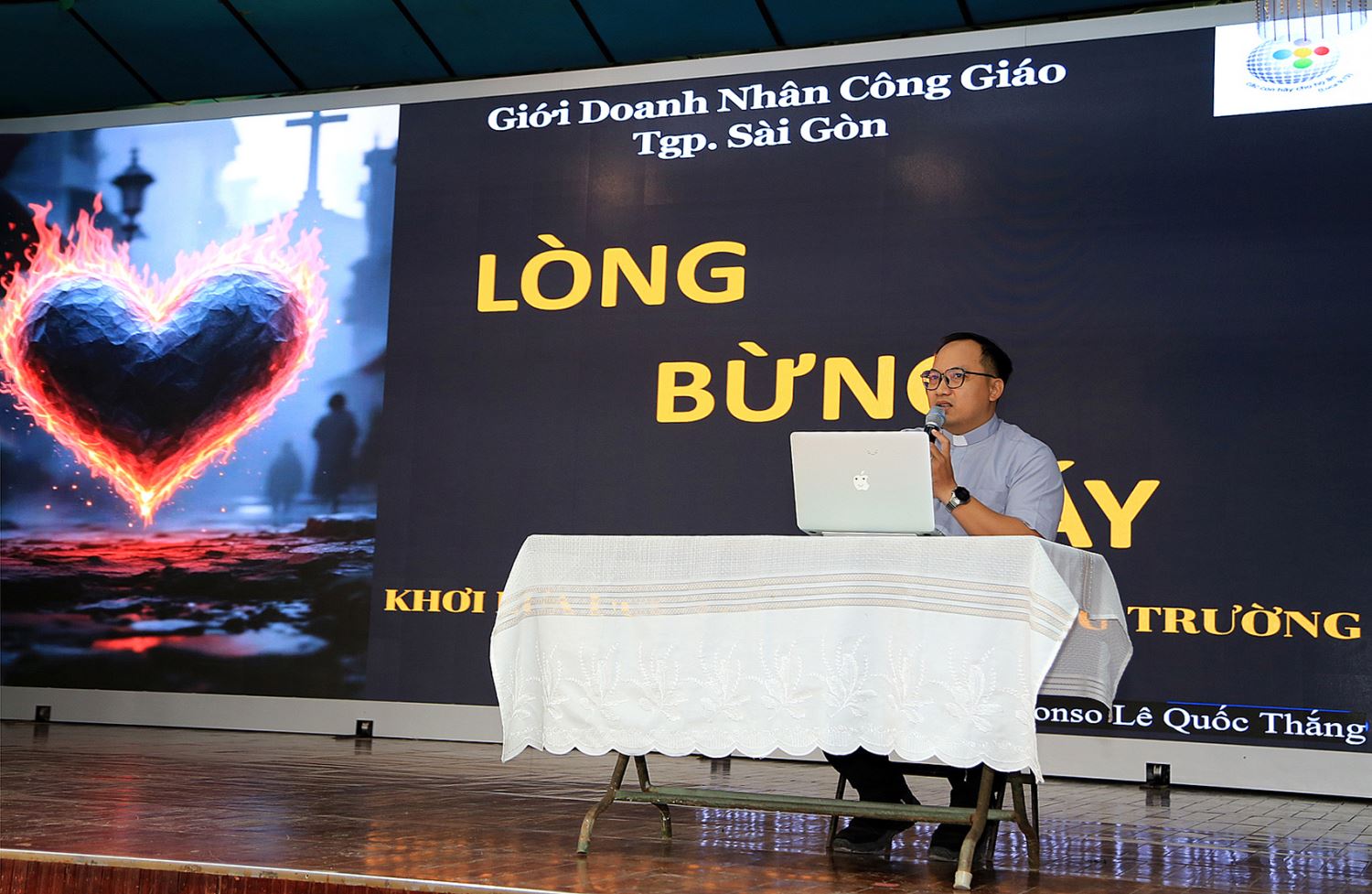 Doanh-nhan-cong-giao4