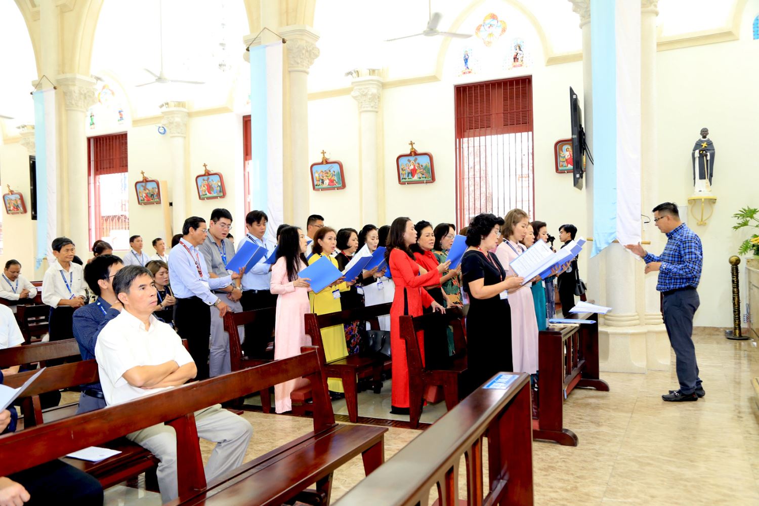 Doanh-nhan-cong-giao13