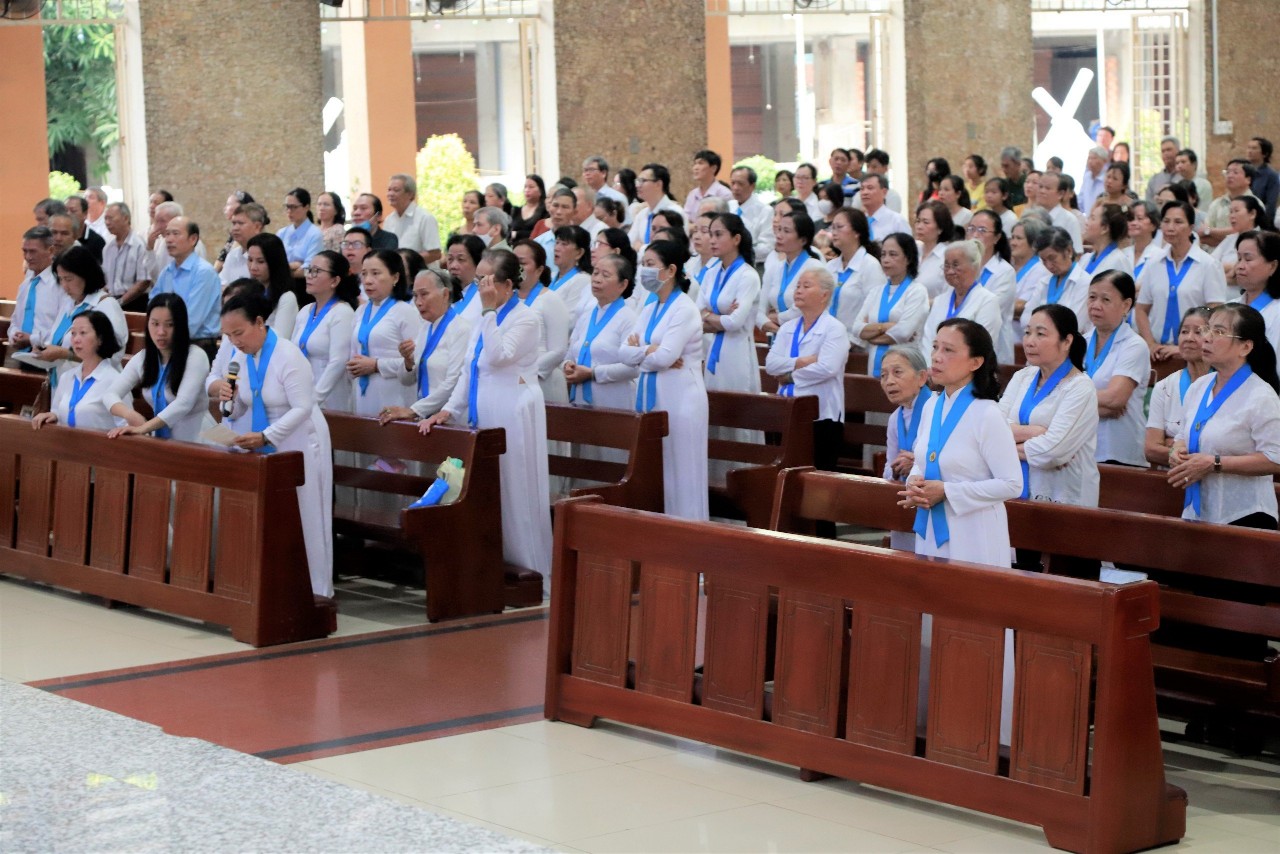 Curia  Tân  Sơn  Nhì: Thánh lễ  cuối năm và mừng  Thánh Hiệu