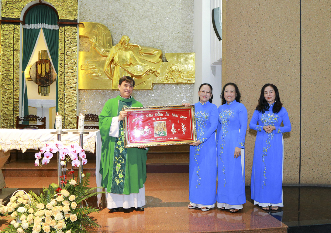 Giáo xứ Nam Hòa: Thánh lễ Tạ ơn 21 năm Hồng ân Linh mục