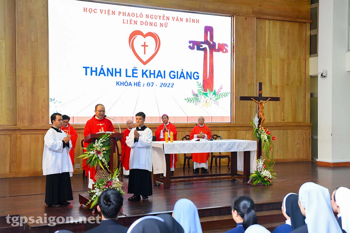 Liên dòng nữ: Thánh lễ khai giảng khóa Thần học Hè 2022
