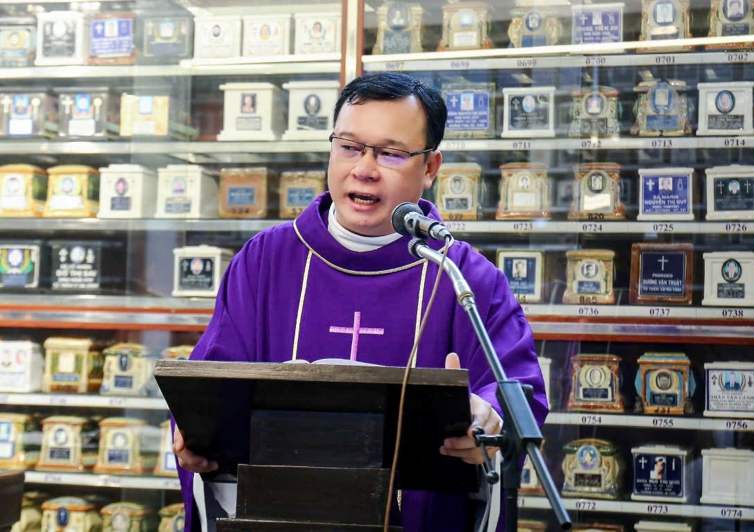 Tháng 11: Bài học từ những cuộc ra đi