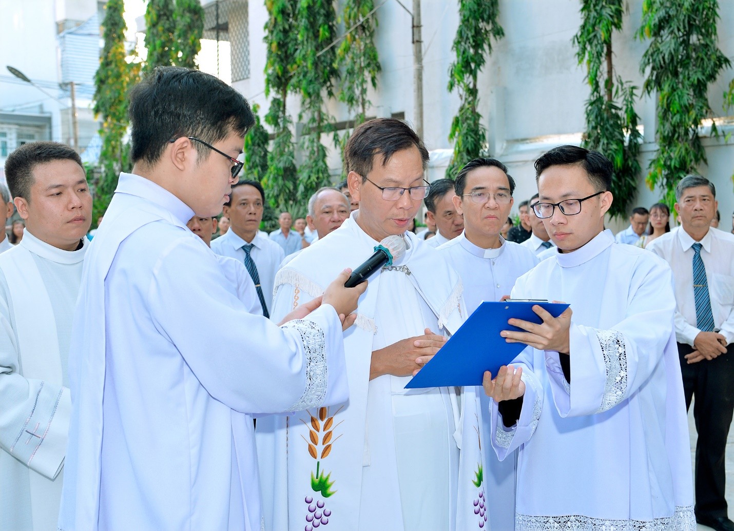 Giáo xứ Lam Sơn: Thánh lễ làm phép mặt tiền nhà thờ 29-11-2025