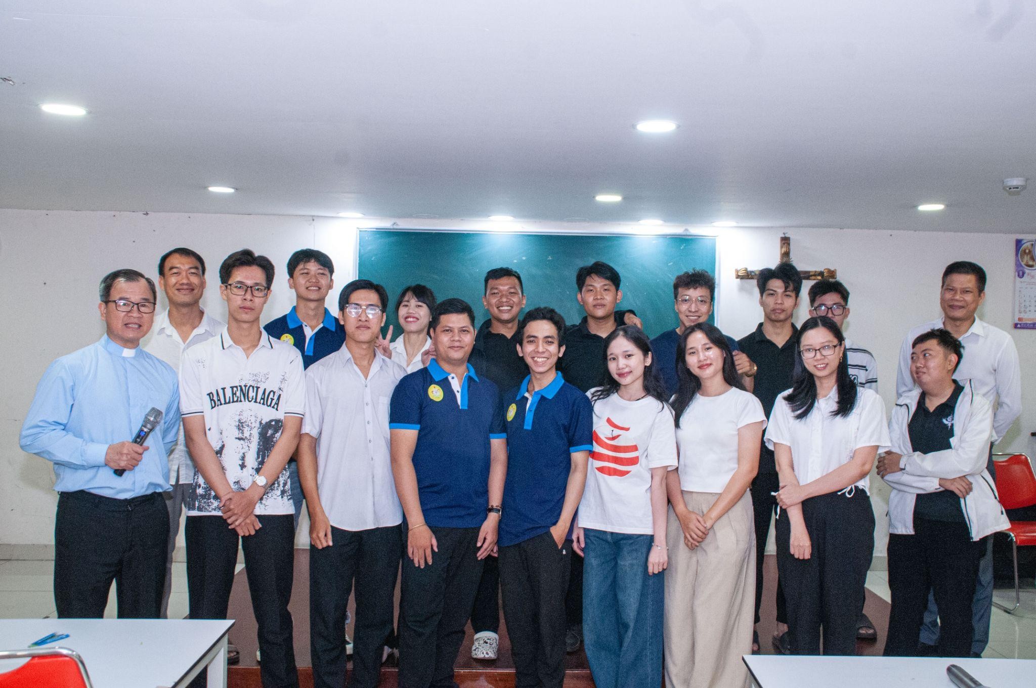 Sinh viên Mai Khôi: Sinh hoạt đầu năm và ra mắt Ban Điều hành