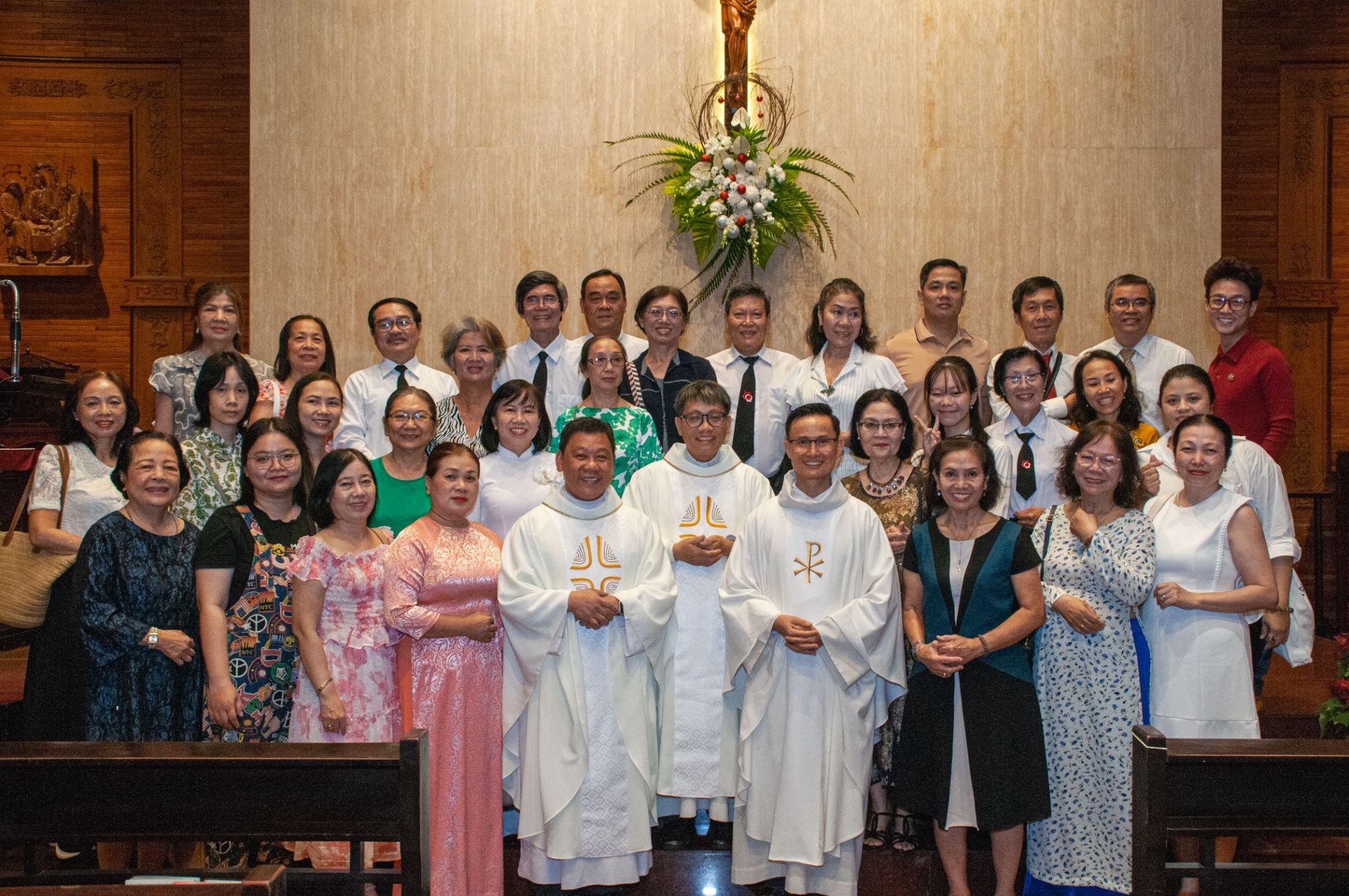 Giáo xứ Mai Khôi: Thánh lễ Đức Maria, Mẹ Thiên Chúa, bổn mạng Ca đoàn Vượt Qua