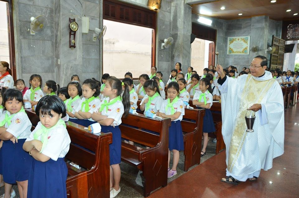 Giáo xứ Vĩnh Hòa: Lễ Đức Mẹ dâng con vào Đền thờ