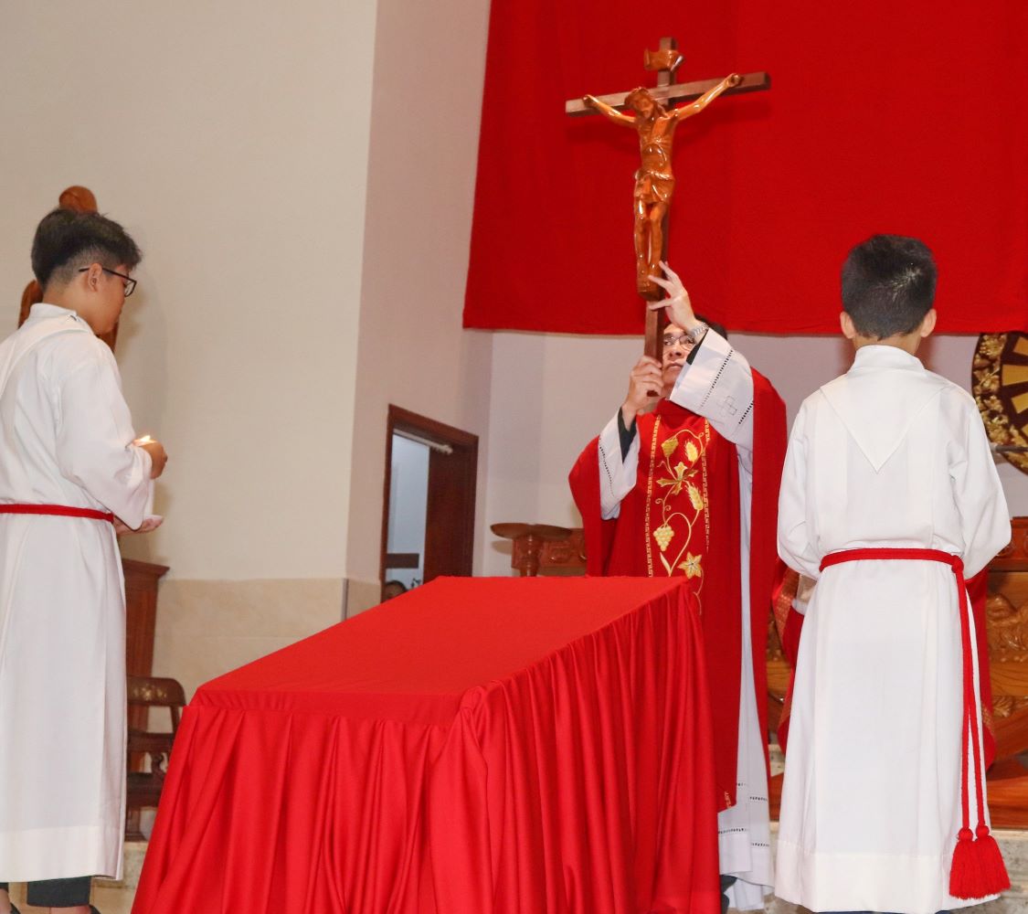 Giáo xứ Tân Đông: Thứ Sáu Tuần Thánh