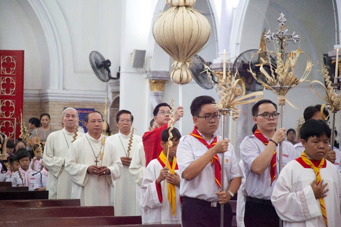 Giáo xứ Xóm Chiếu cử hành Lễ Lá, khai mạc Tuần Thánh 2026