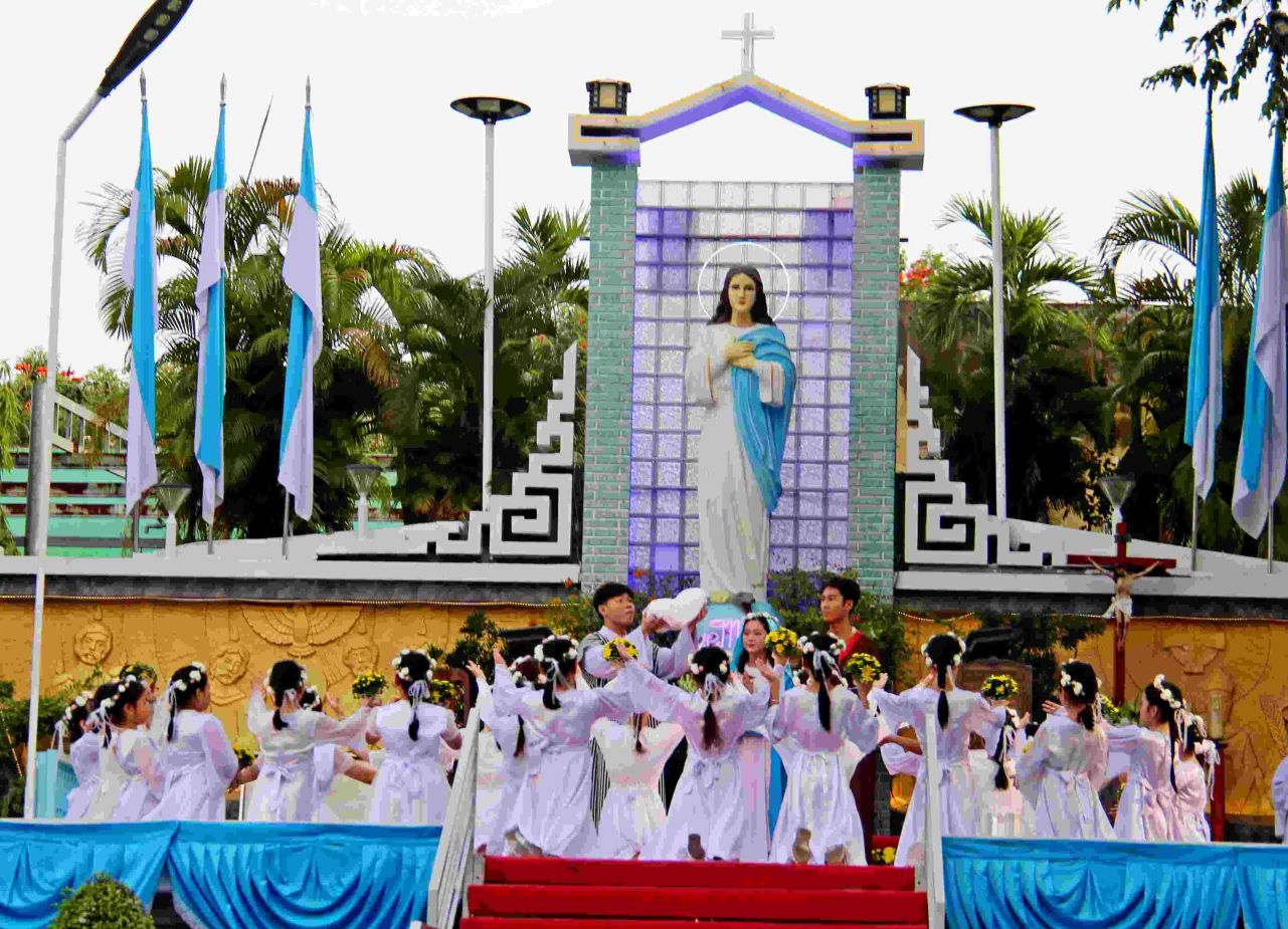 Giáo Xứ Bùi Phát: Thánh lễ kết thúc tháng hoa - 2023