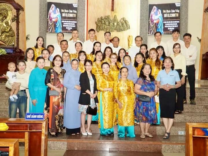 Giáo xứ Thạch Đà: Bổn mạng giới trẻ Hiệp hội Thánh Mẫu 31.05. 2024