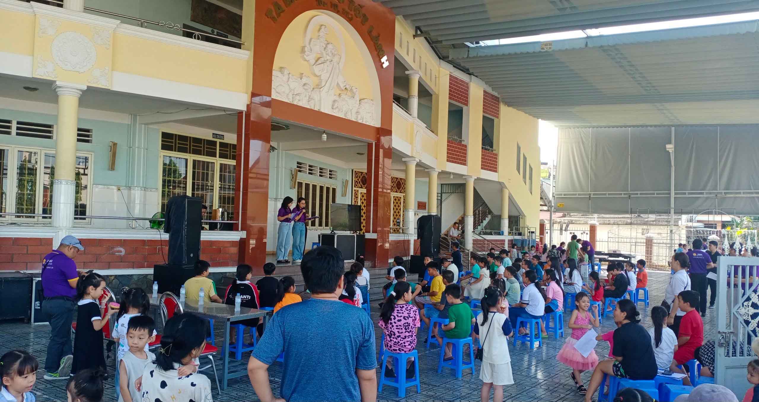 Ban Caritas giáo xứ Cao Thái: Chương trình “Rung chuông Vàng”