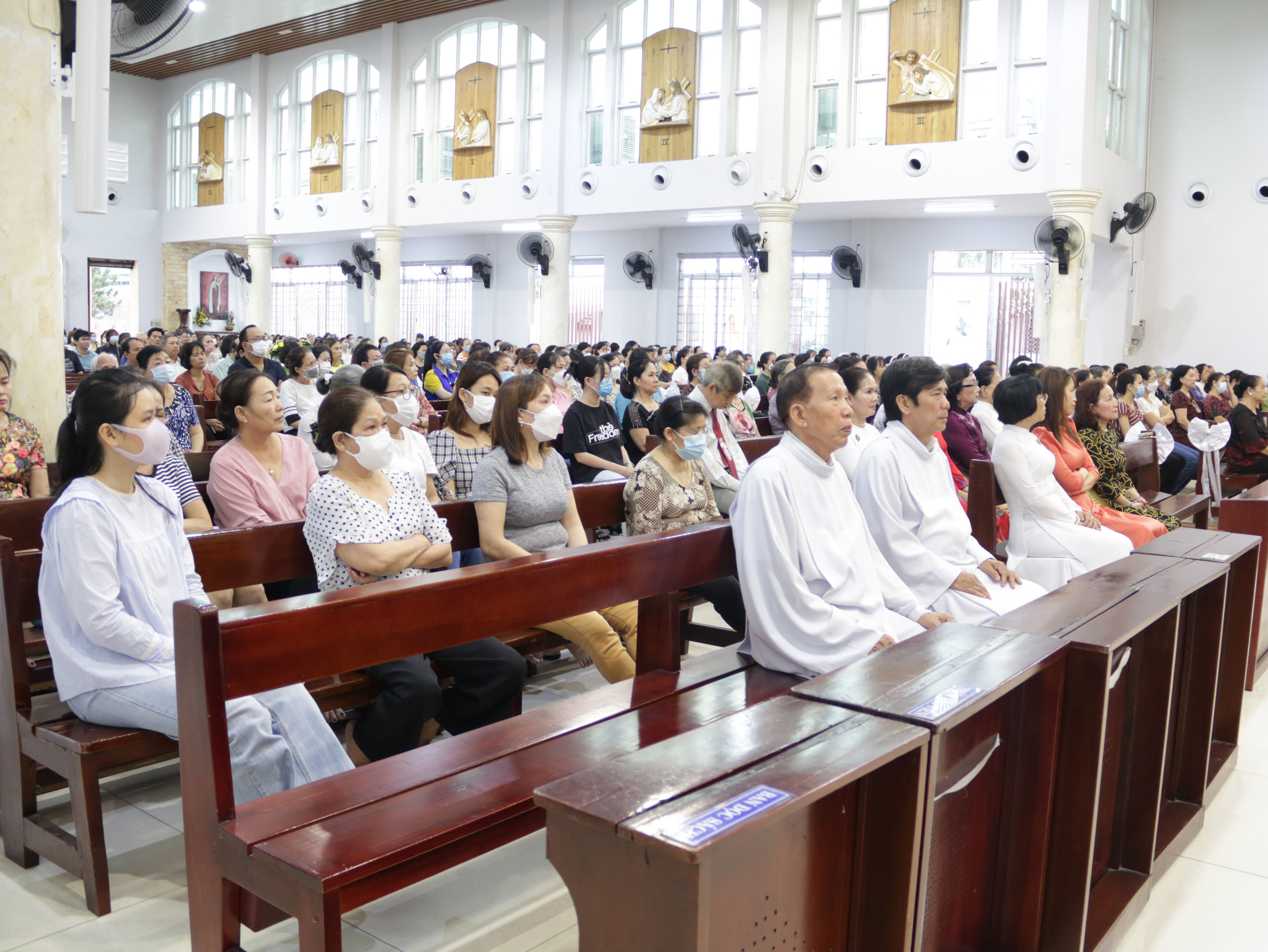 Giáo xứ Tân Việt: Cộng đoàn Lòng Chúa Thương Xót mừng kỷ niệm 13 năm thành lập