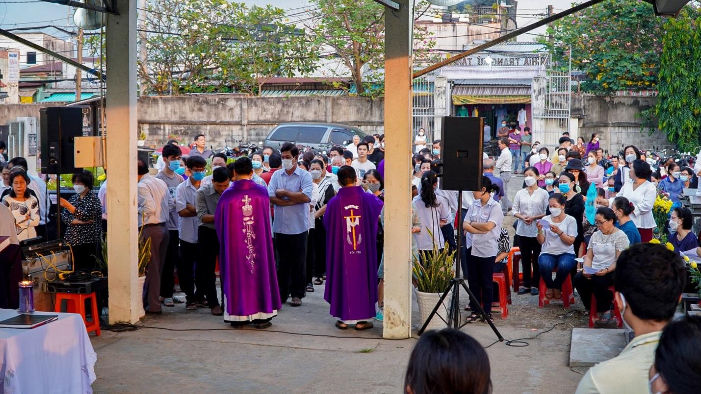 Giáo xứ Tân Hiệp: Thánh lễ cầu nguyện cho các linh hồn 2-11-2022