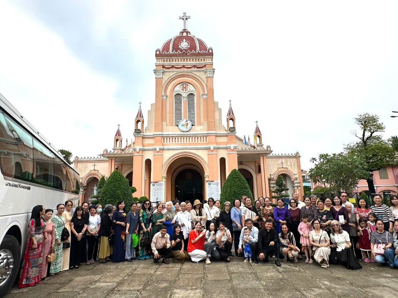 Giáo xứ Thánh Linh Hành hương Năm Thánh trong tháng Mân Côi