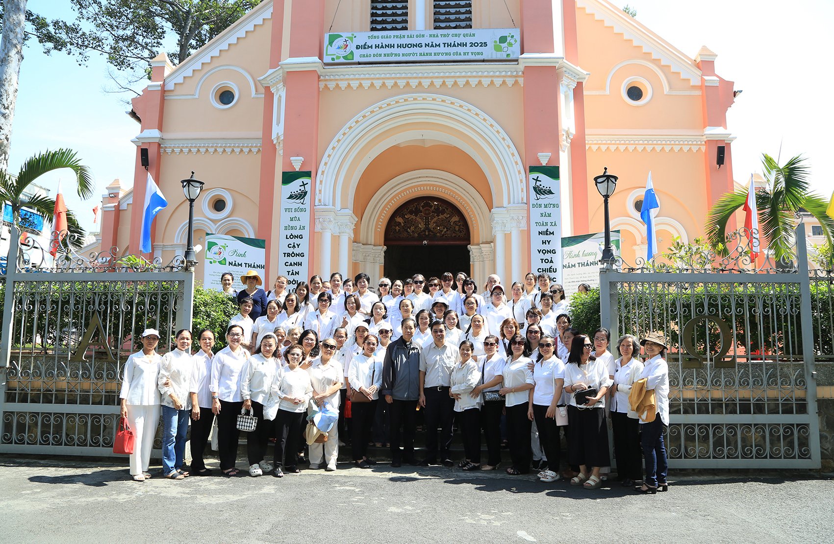 Hội Các Bà Mẹ Công giáo giáo xứ Tân Phú hành hương đầu Mùa Vọng 2025