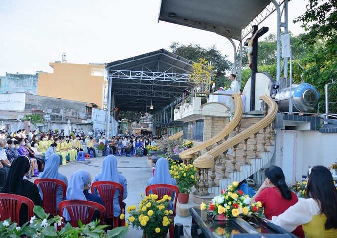 Giáo xứ Hoàng Mai: Thánh lễ cầu cho tổ tiên (Mồng 2 Tết) 2-2-2022