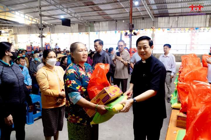 Giáo xứ Gò Mây: Trao quà Xuân cho người nghèo, 31-1-2024