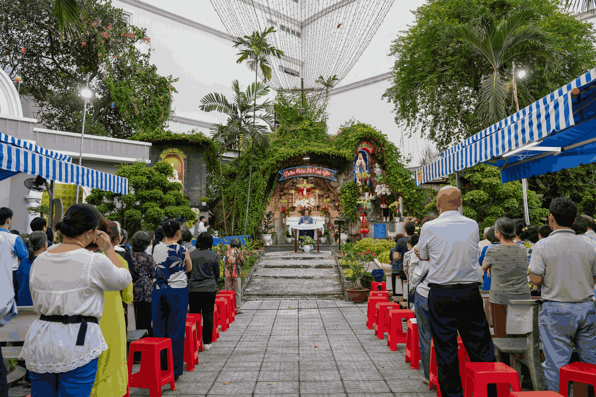 Giáo xứ Jeanne d’Arc: Thánh lễ cầu cho các linh hồn