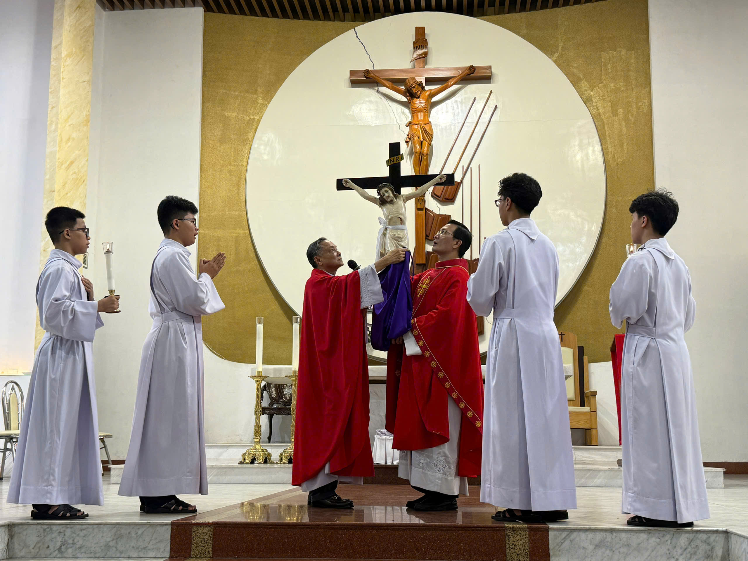 Giáo xứ Tân Việt: Suy tôn Thánh Giá 2026