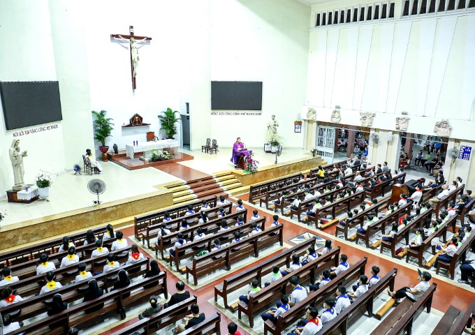 GX Hoà Hưng: Thiếu nhi hiệp dâng thánh lễ cầu cho các đẳng linh hồn