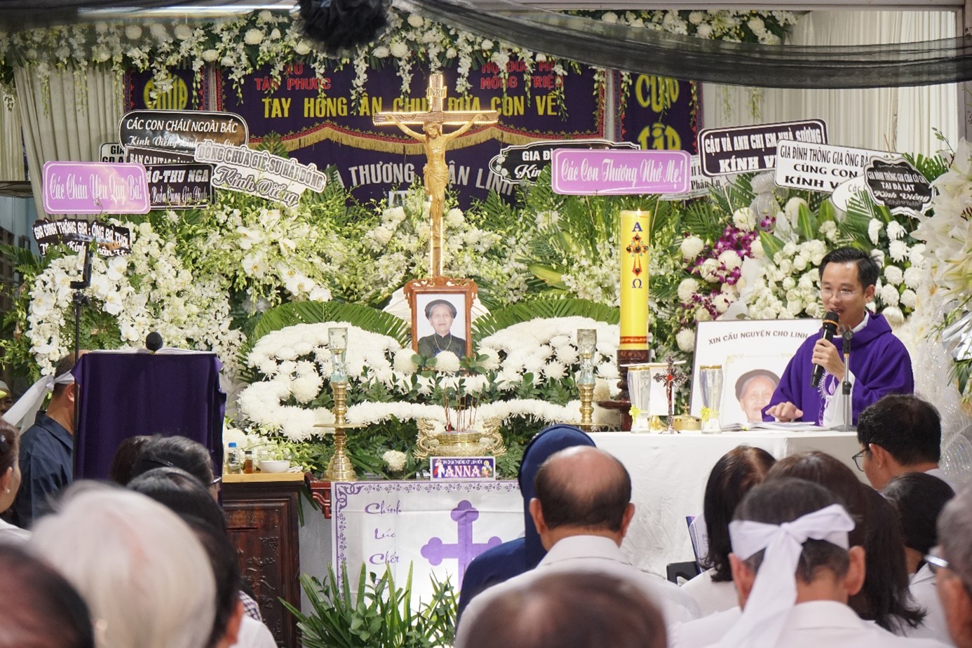 Hành Trình Trăm Năm - Bài Học của tình yêu thương, hy sinh