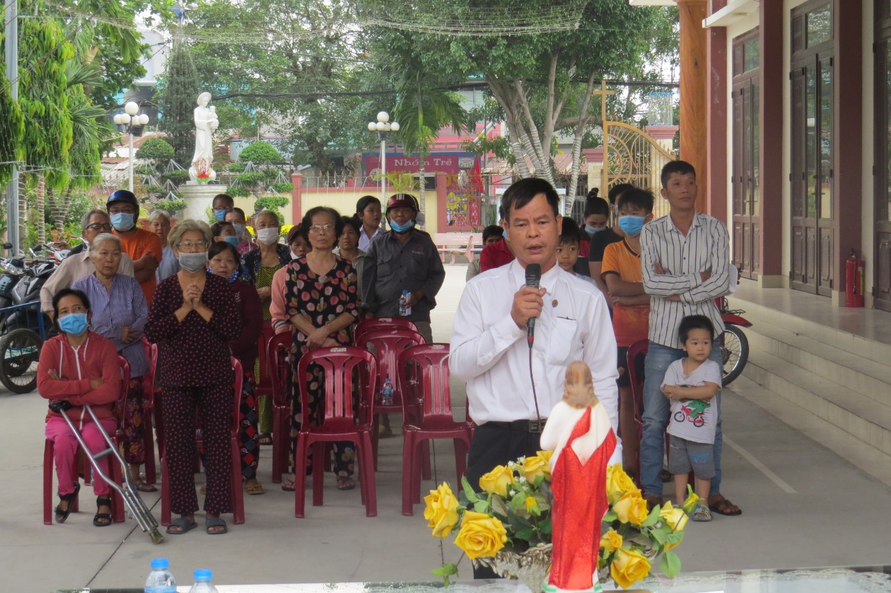 Giáo họ Micae Xuân Thới Sơn: Trao quà xuân Tân Sửu 2021 cho các gia đình có hoàn cảnh khó khăn