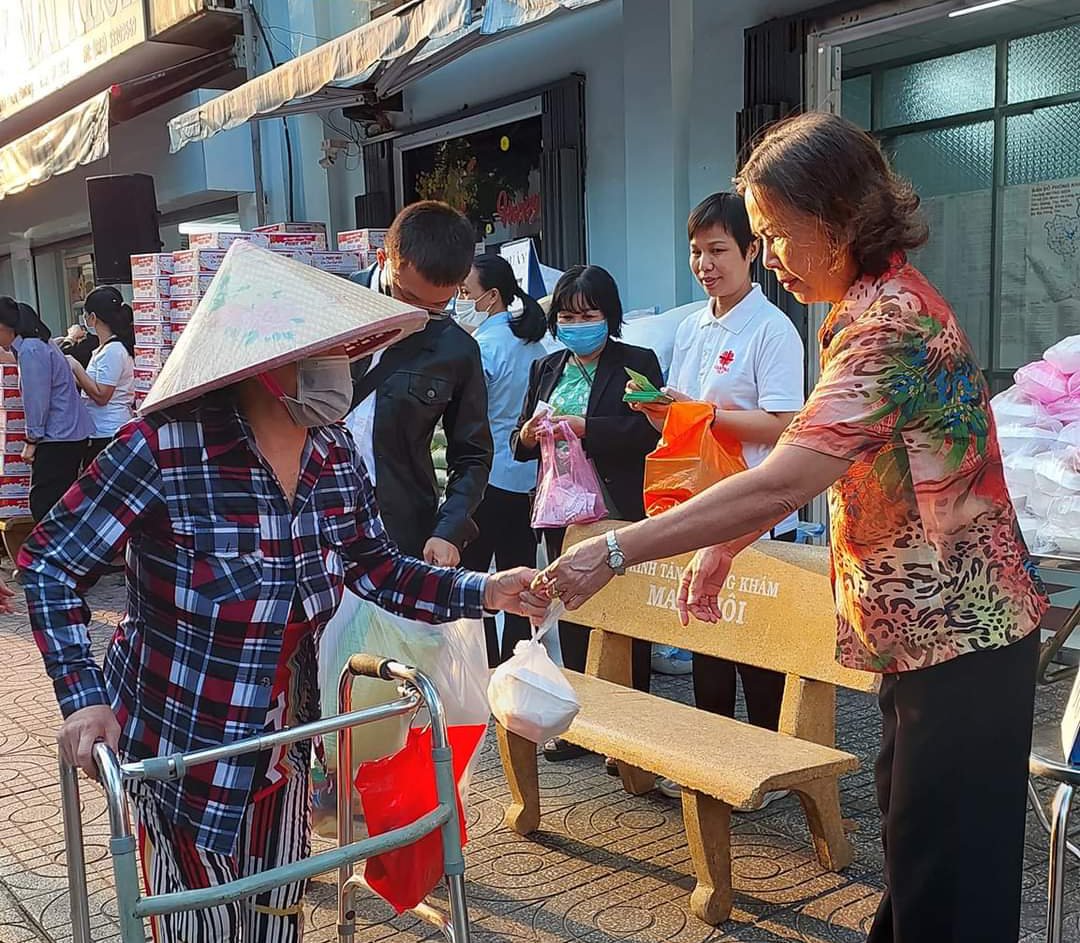 Phòng Khám Đa Khoa Mai Khôi chia sẻ yêu thương dịp Tết