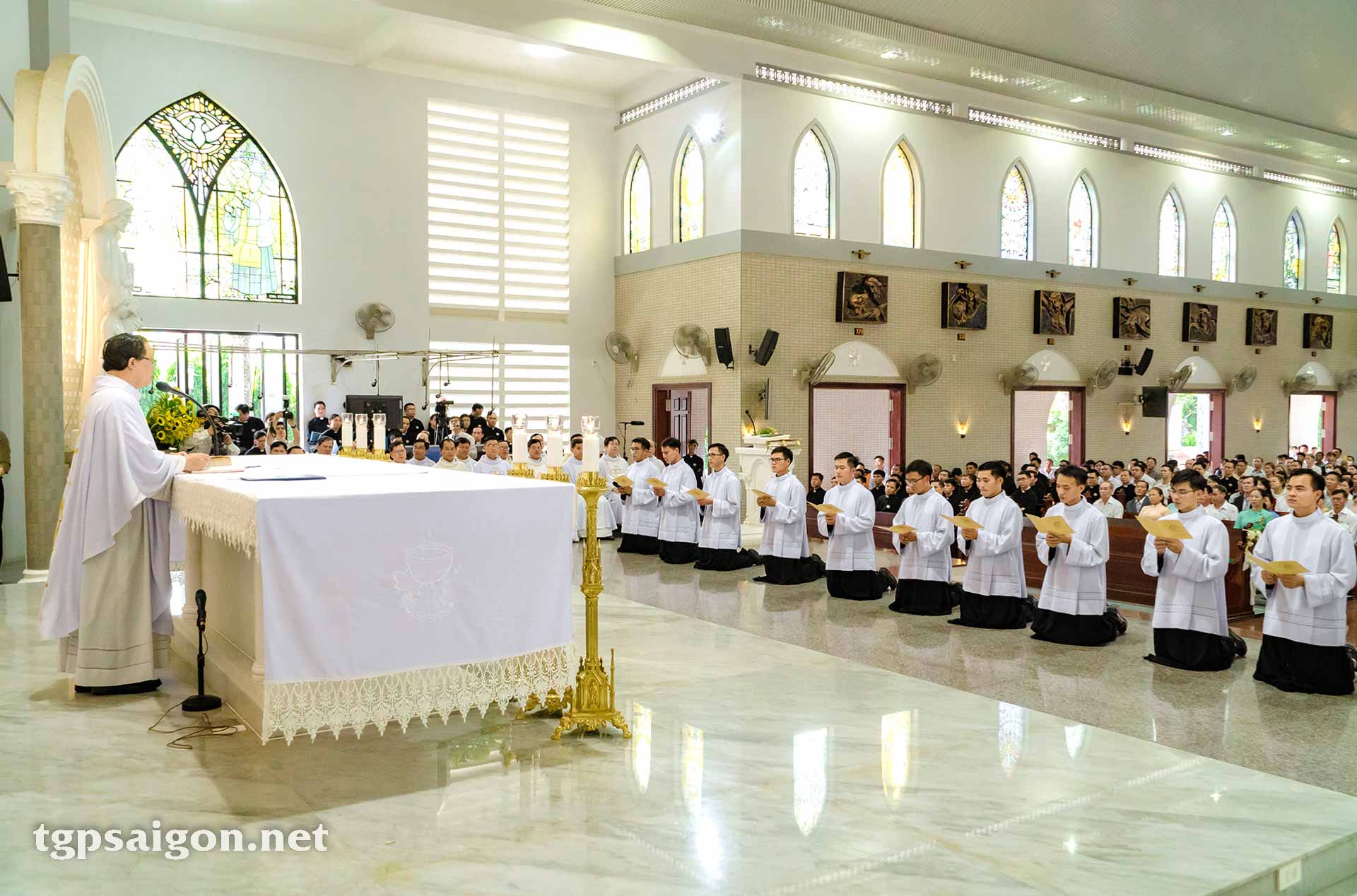 Dòng Thánh Thể - Tỉnh Các Thánh Tử Đạo Việt Nam: Thánh lễ mừng kính thánh tổ phụ Eymard và Tuyên khấn lần đầu, Tuyên khấn trọn đời
