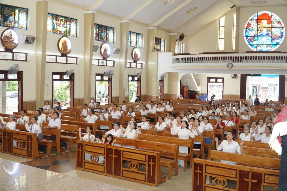 Giáo hạt Xóm Mới: Thánh lễ luân phiên Hội Lòng Chúa Thương Xót 2023