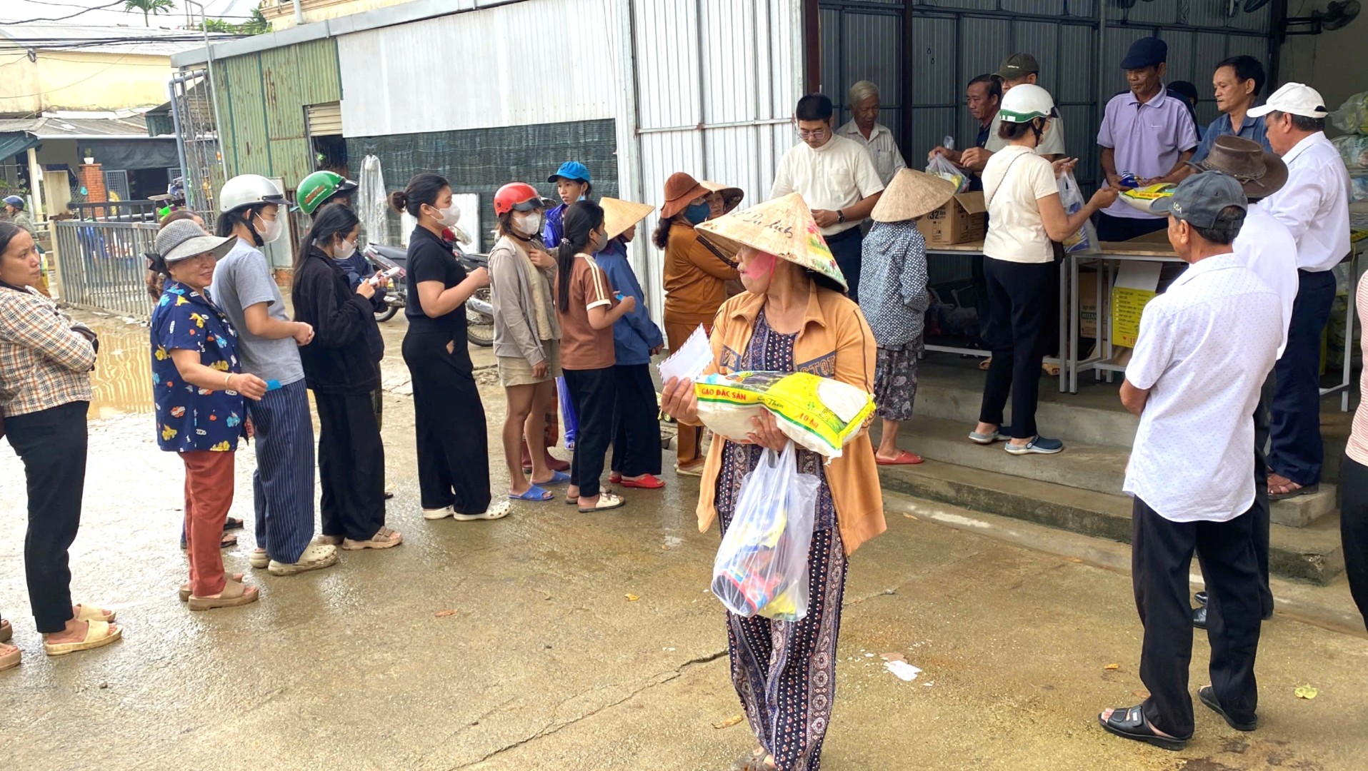 Giáo xứ Nhân Hòa hướng về Miền Trung thương yêu nhân tháng cầu cho các linh hồn