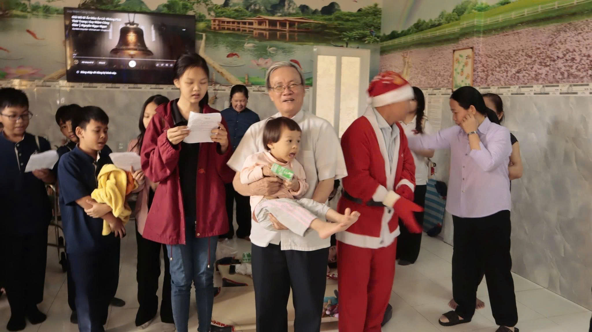 Giáo xứ Nhân Hoà: Cùng vui Noel với các em Mái ấm Thiện Phước Nhân Ái