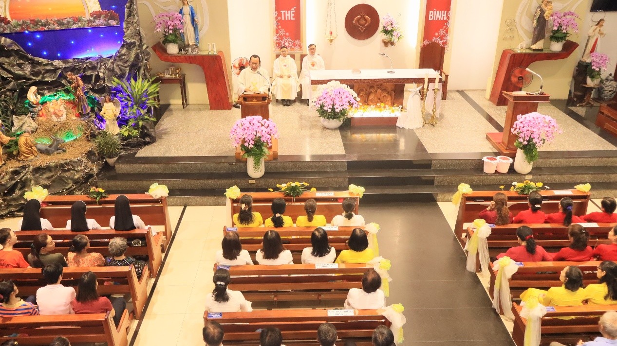 Giáo xứ Hiển Linh: Lễ Chúa Hiển Linh, mừng bổn mạng giáo xứ