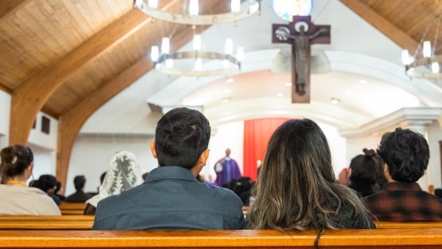 Bốn thái độ người Công giáo cần có đối với người nhập cư