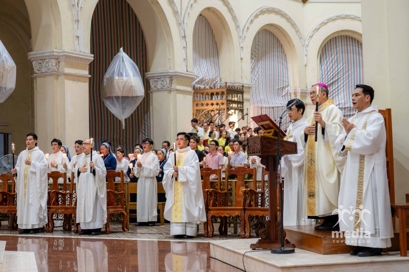Nhà Thờ Chính Tòa Đức Bà Sài Gòn: Cử Hành Đại Lễ Canh Thức Vượt Qua Năm 2026