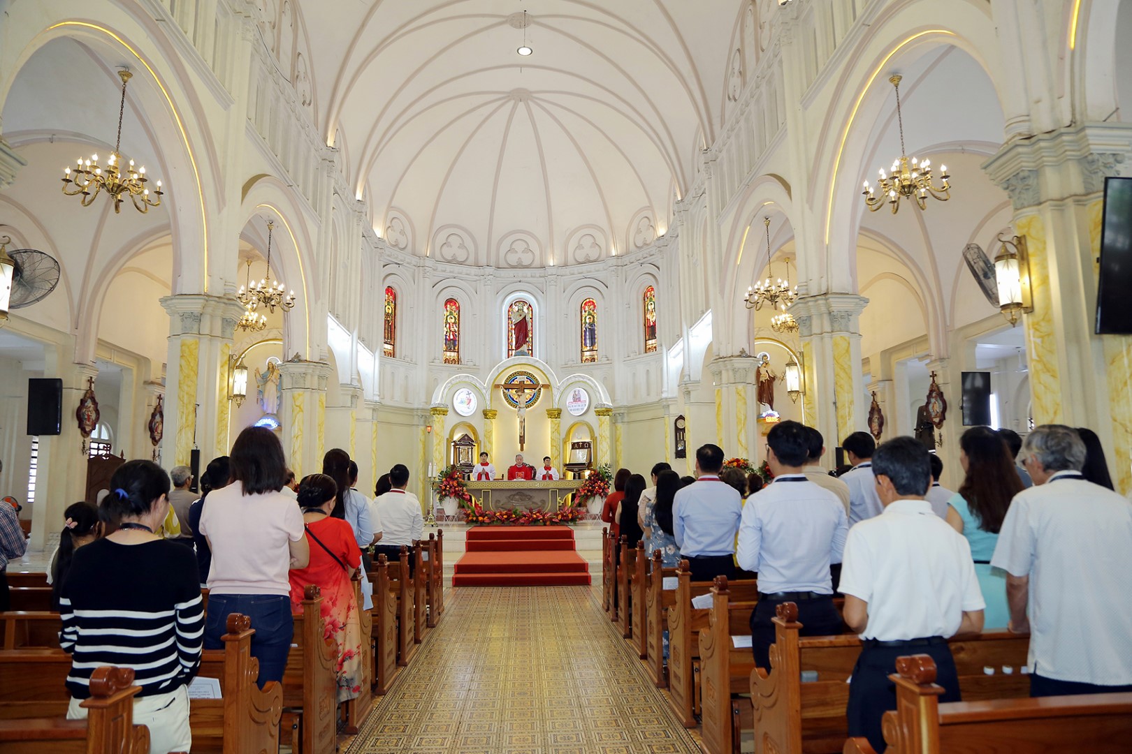 Giới Doanh nhân Công giáo hành hương Năm Thánh và chia sẻ bác ái