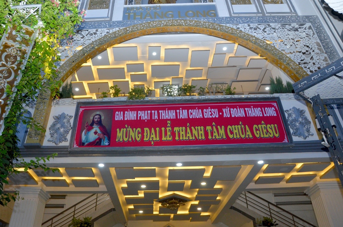 Giáo xứ Thăng Long: Lễ trọng kính Thánh Tâm Chúa Giêsu- mừng 33 năm Hồng ân Linh mục cha chánh xứ