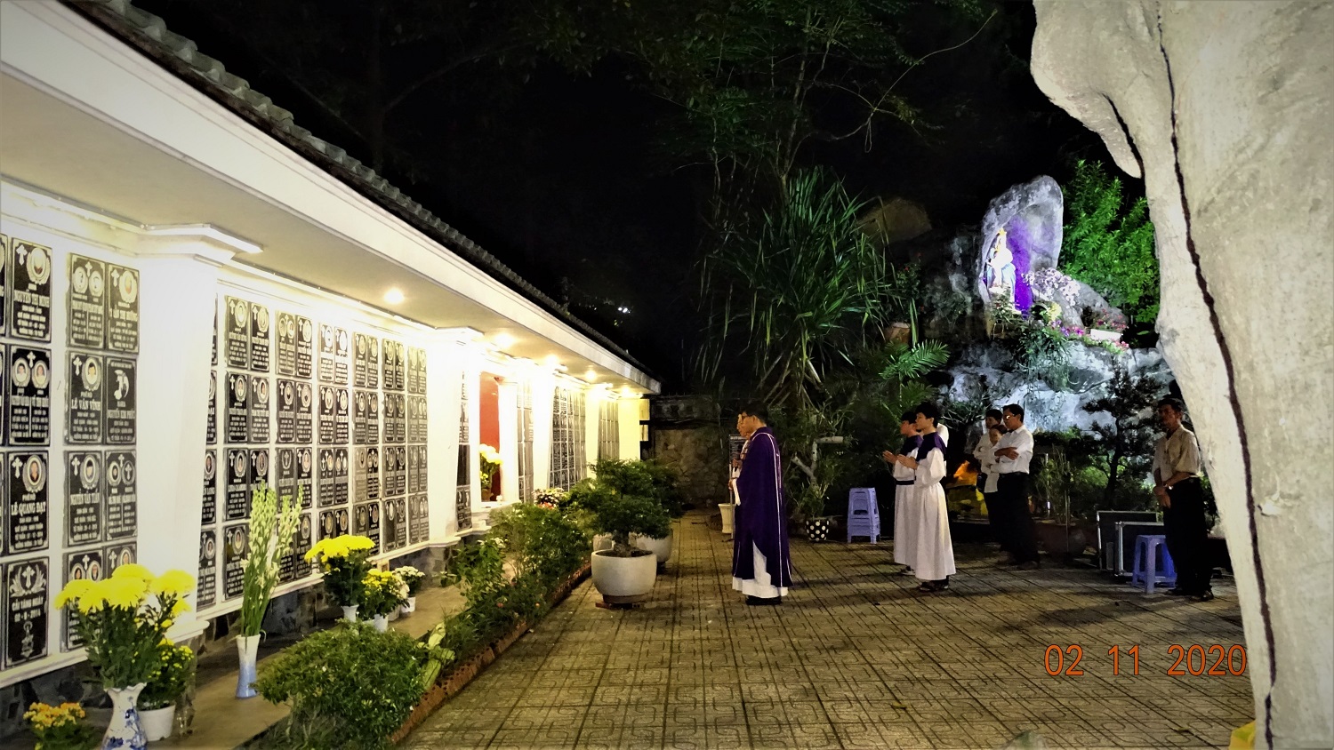 Giáo xứ Hiển Linh: Thánh lễ cầu cho các tín hữu đã qua đời ngày 2-11-2020