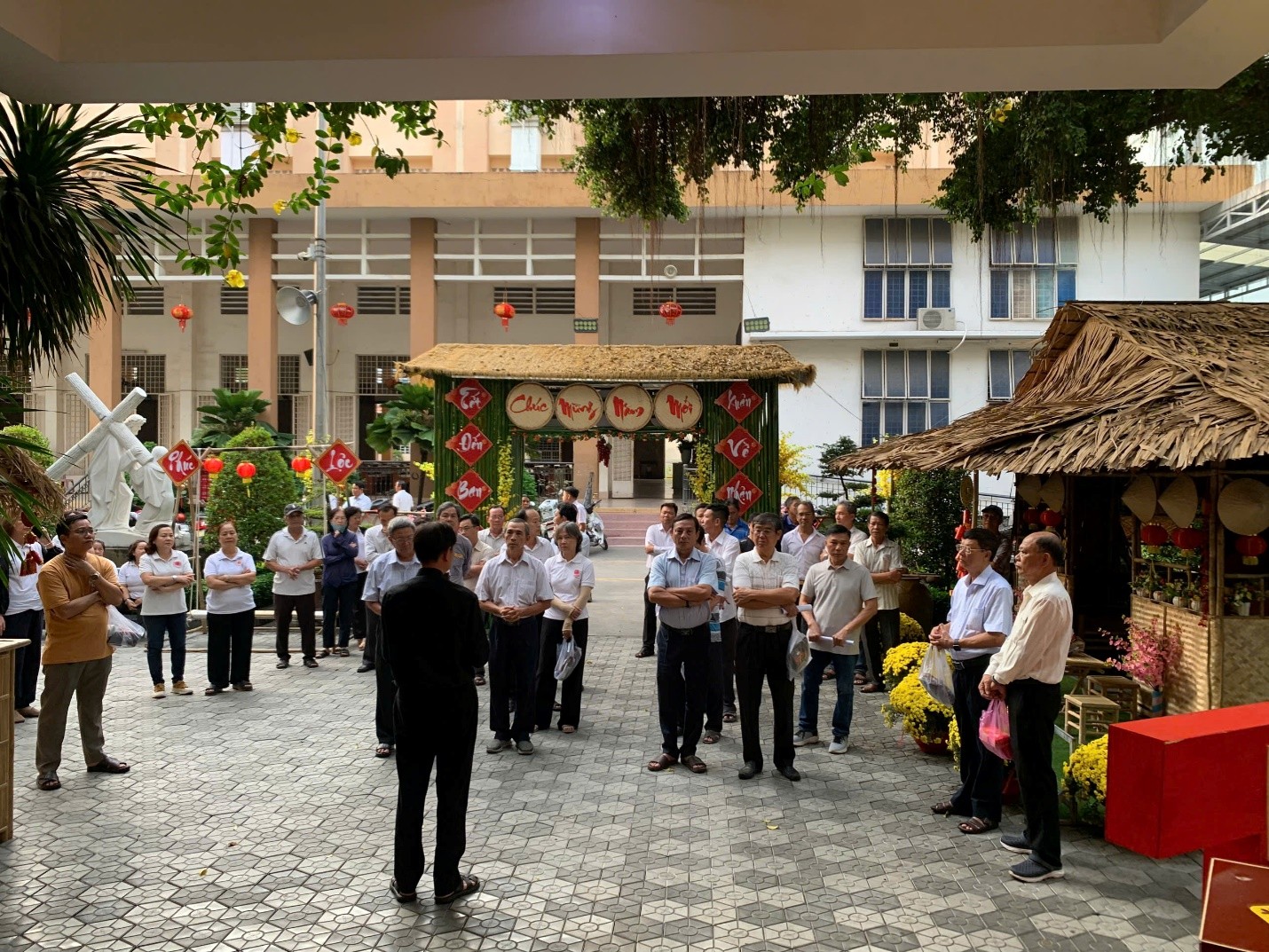 Giáo xứ Tân Phú trao Xuân Yêu Thương đến với người nghèo khó