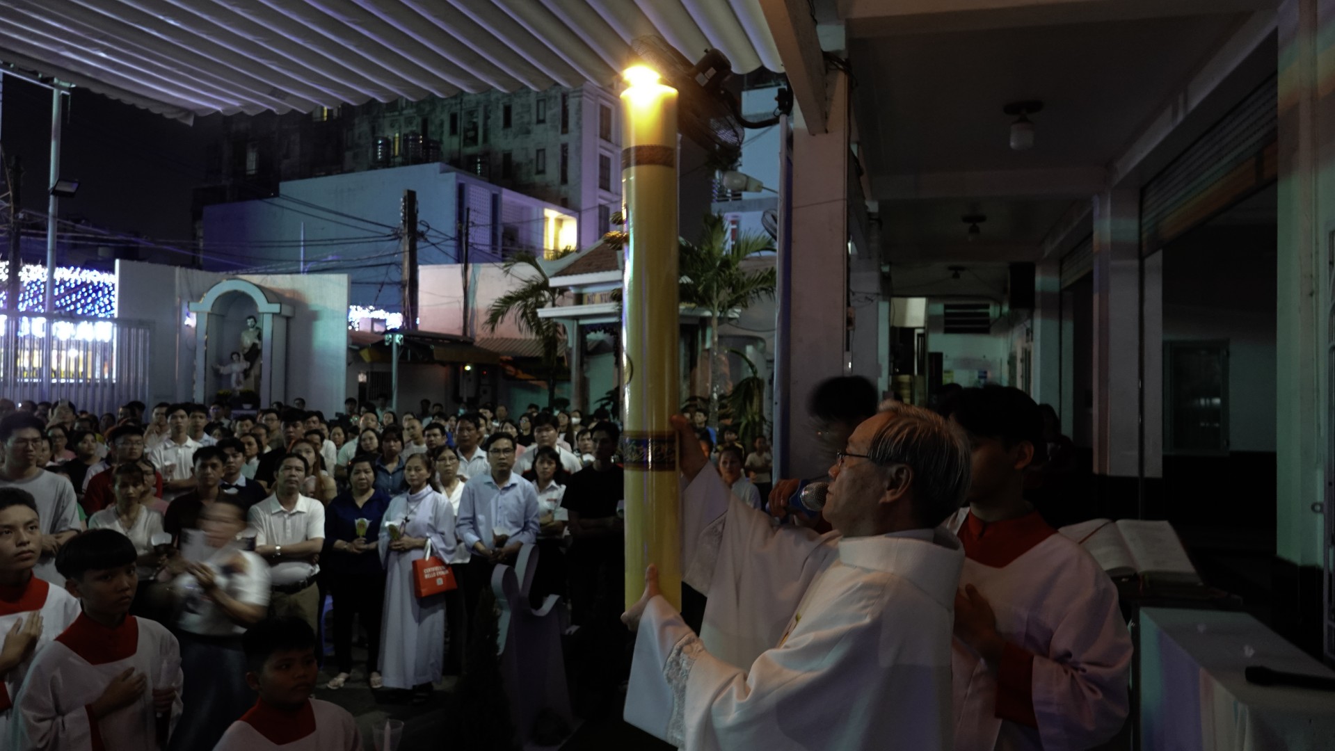 Giáo xứ Nhân Hòa: Đêm Canh Thức huyền diệu