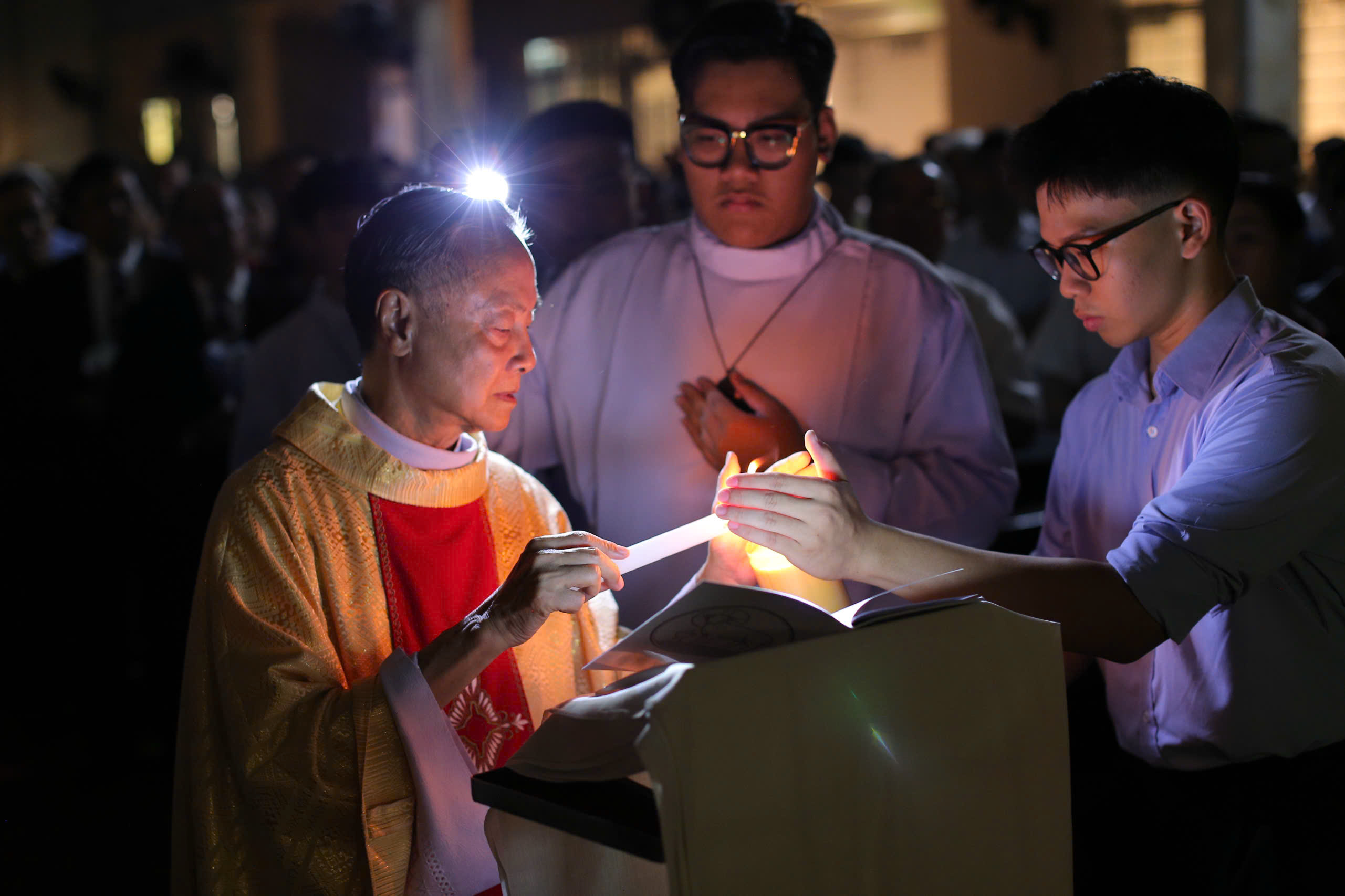 Giáo xứ Tân Việt: Canh Thức Vượt Qua 2026