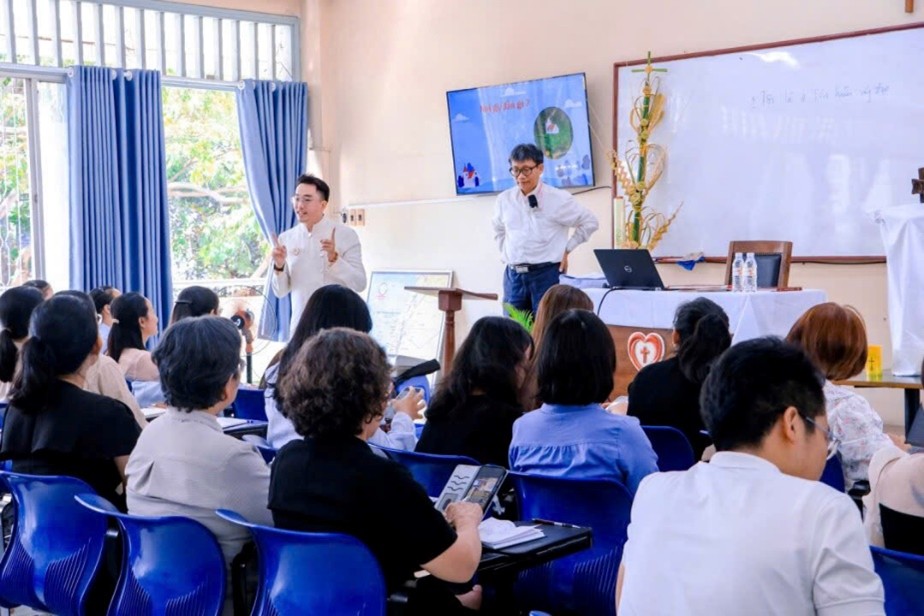 MC Công Giáo nói với Chúa và nói về Chúa khi dẫn Phụng Vụ