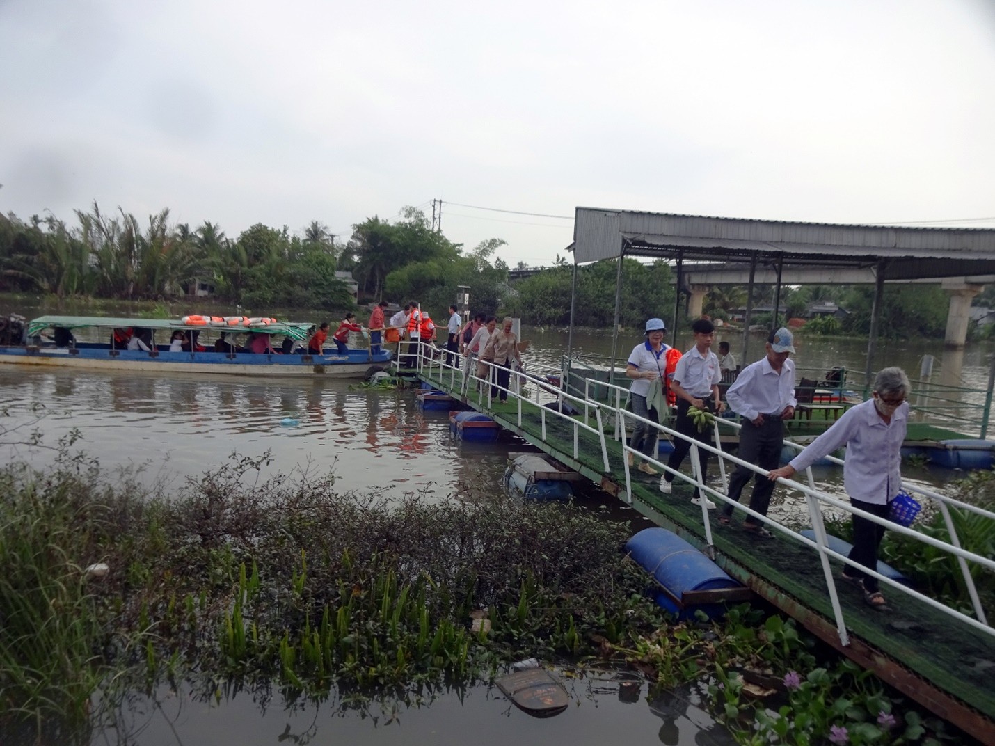 Ban Loan Báo Tin Mừng: Khóa A3 hành hương và trải nghiệm loan báo Tin Mừng tại giáo xứ Rạch Vọp