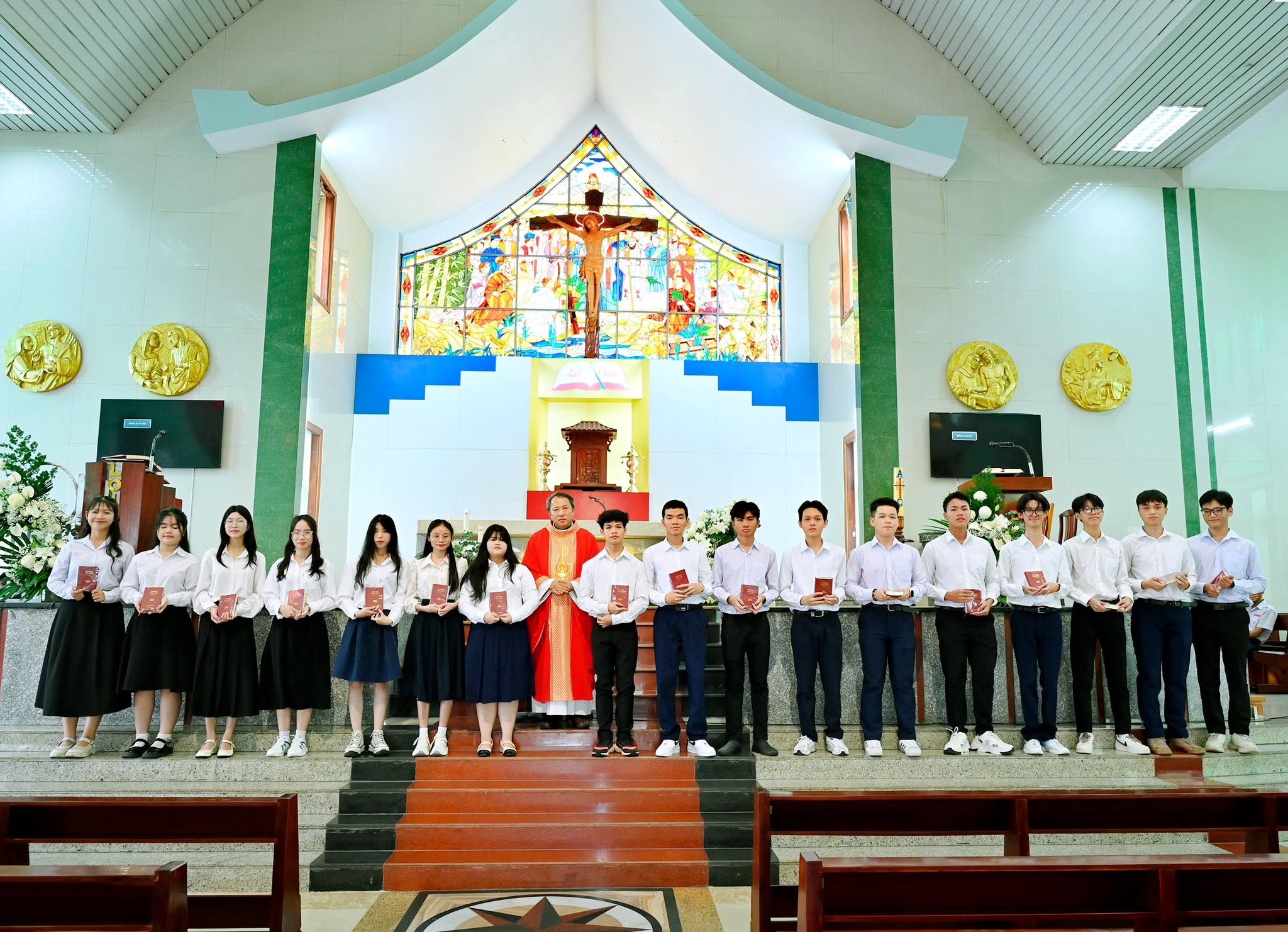 Giáo xứ Tân Phú Hòa: Thánh lễ tạ ơn bế giảng năm học Trường Giáo Lý và tuyên hứa Bao Đồng