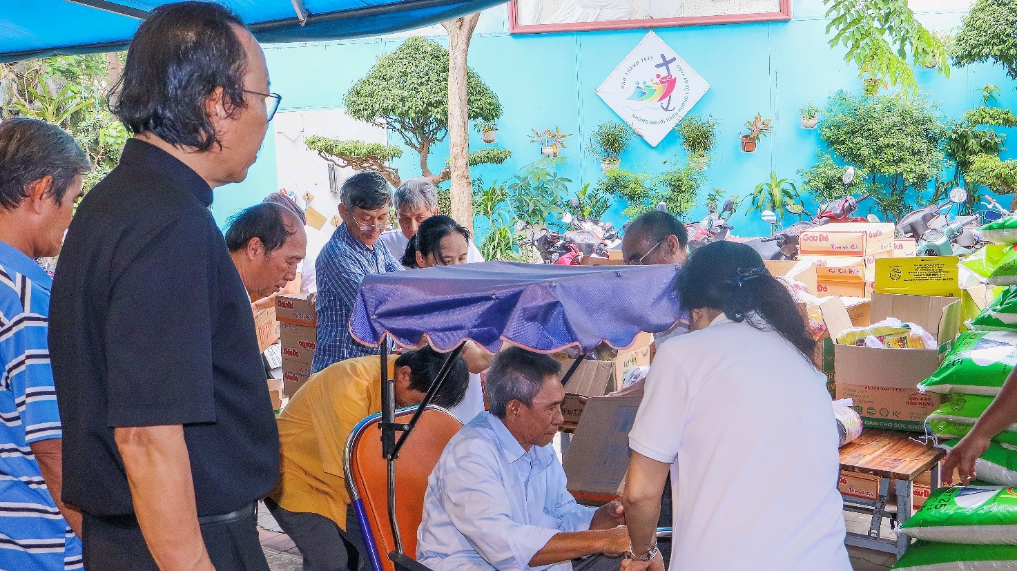 Chia sẻ yêu thương tại Giáo xứ Hiển Linh