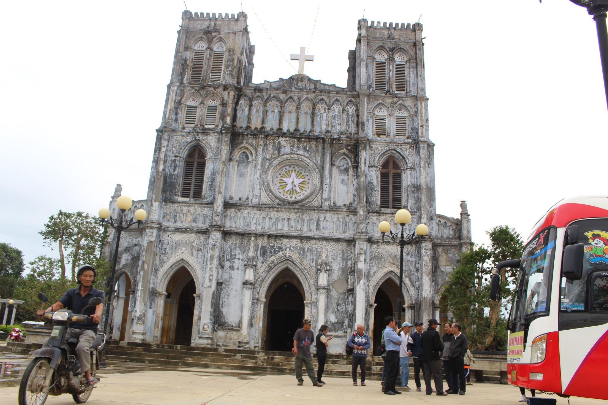 Giáo xứ Tân Lập hành hương và cứu trợ miền Trung