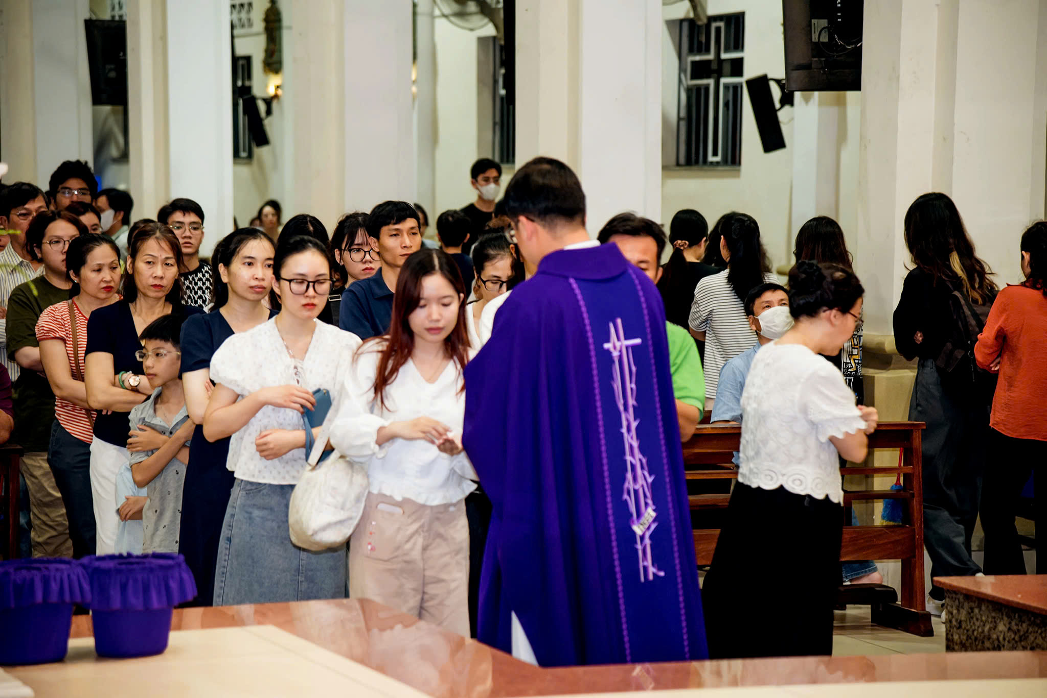 Thánh lễ Tro tại Giáo xứ Thánh Jeanne d'Arc