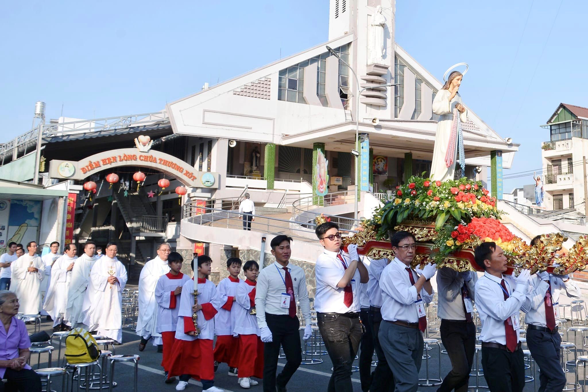 Giáo hạt Xóm Mới : Đại lễ kính Lòng Chúa Thương Xót 6.4.2024